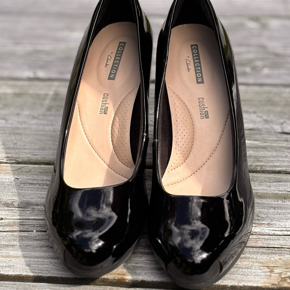 Clarks Classic Black Leather Pumps Comfort Heels - Picture 4 of 15